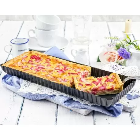 Paderno 225410 Nonstick Rectangular Tart Pan - Removable Bottom - 13.75'' by 4.325'' Tart & Quiches Pans