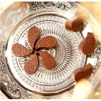 Chocolate World CW1779 Polycarbonate Sherazade Paisley Drop Chocolate Mold - 38.5 x 22.5 x 17.5 mm - 12.5gr - 3x5 Cavity - 27...