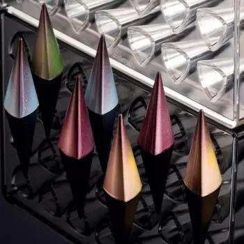 Polycarbonate Tall Triangular Pyramid Chocolate Mold - 25 x 26 x 55 mm - 11 gr - 28 Cavity - 275 x 175 mm