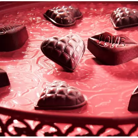 Chocolate World CW1892 Polycarbonate Chesterfield Quilted Heart Chocolate Mold - 33 x 33 x 10 mm - 5gr - 3x6 Cavity - Double ...