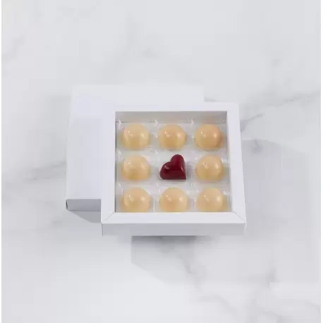 Pastry Chef's Boutique TREN9WH Matte White Closed Frame with Clear Plastic Insert Chocolate Candy Boxes - Holds 9 Chocolates ...