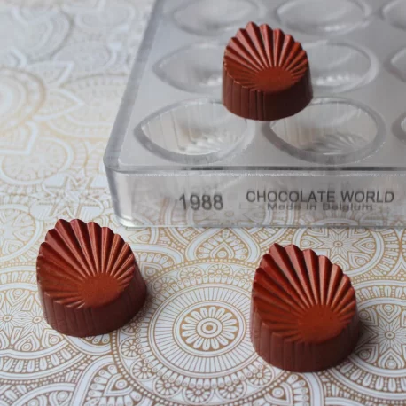 Chocolate World CW1988 Polycarbonate Palm Leaf Chocolate Mold - 33.5 x 30.5 x 19 mm - 12gr - 3x7 Cavity - 275x135x24mm Modern...
