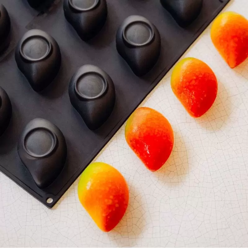 Pavoflex Professional Silicone Mold - Mango by Cédric Grolet - 90mm x 58mm x h 35mm - 12 cavity - 95ml