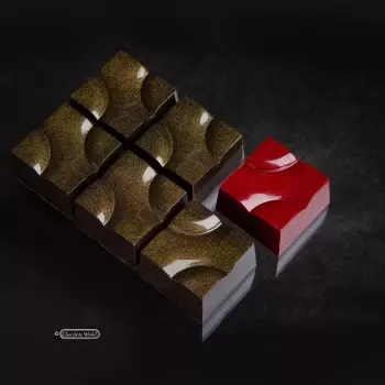 Polycarbonate Bumpy Cube Chocolate Mold by Nora Chokladskola - 28mm x 28mm x h 15.5mm - 12.8gr - 21 cavity