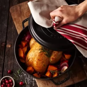 STAUB 1102625 Staub 5.5-qt Round Dutch Oven - Black