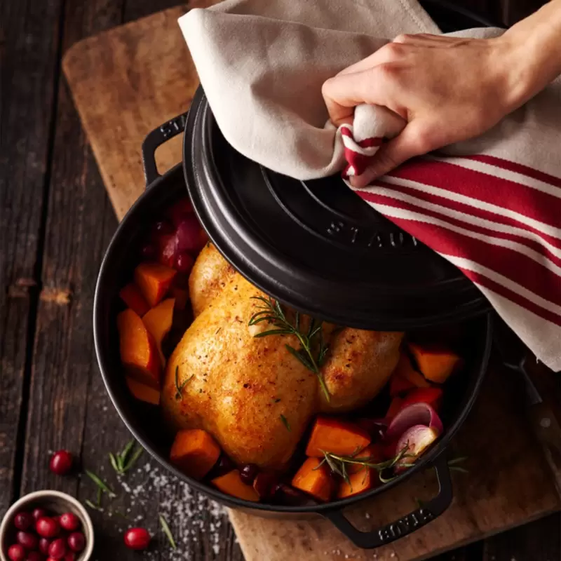 STAUB 1102625 Staub 5.5-qt Round Dutch Oven - Black