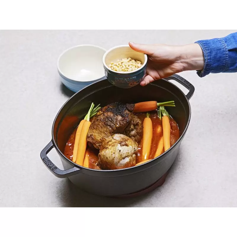 STAUB 1103325 Staub 7-qt Oval Dutch Oven - Black