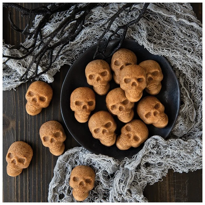 Nordic Ware Cast Aluminum Skull Bites Cakelet Pan - 20 Cavity Nordic Ware Cast Aluminum Skull Bites Cakelet Pan - 20 Cavity