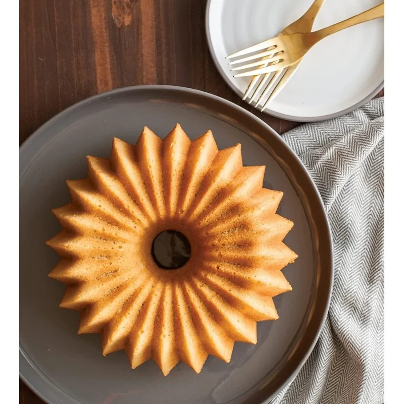 Nordic Ware Commercial Cast Aluminum Brilliance Bundt Cake Pan - 10 Cup Capacity Nordic Ware Commercial Cast Aluminum Brilliance Bundt Cake Pan - 10 Cup Capacity