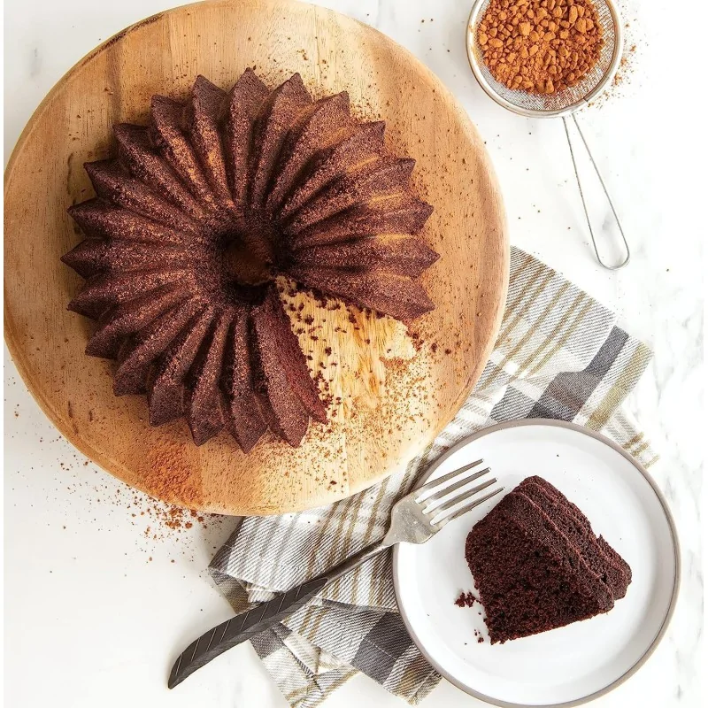 Nordic Ware Commercial Cast Aluminum Brilliance Bundt Cake Pan - 10 Cup Capacity Nordic Ware Commercial Cast Aluminum Brilliance Bundt Cake Pan - 10 Cup Capacity
