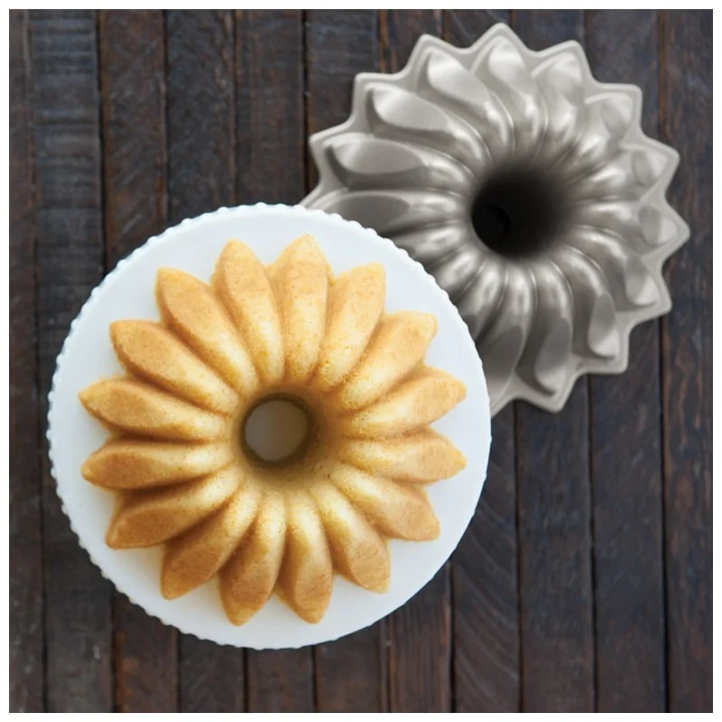 Nordic Ware Little Bundts® Commercial Cast Aluminum Lotus Bundt Pan - 5 Cup Capacity