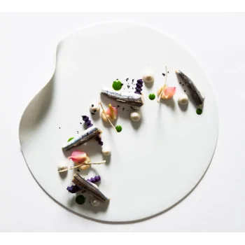 Handcrafted Fine Porcelain Flat Plate "Bended" 31 cm - Set of 4