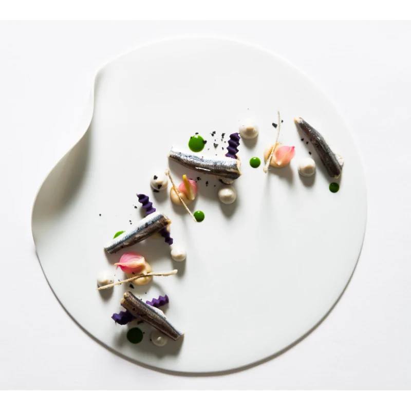 Handcrafted Fine Porcelain Flat Plate "Bended" 31 cm - Set of 4