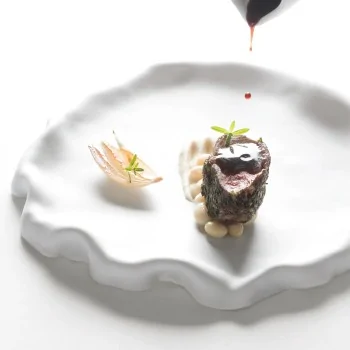 Handcrafted Fine Porcelain Flat Plate With Flap 31 cm - With Glaze - Set of 4