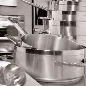 Paderno Grand Gourmet Stainless Steel Sauce Pot - 2 1/4 qts - D: 6 1/4" H: 4 3/8"