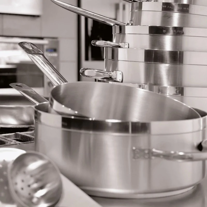 Paderno Grand Gourmet Stainless Steel Sauce Pot - 2 1/4 qts - D: 6 1/4" H: 4 3/8"