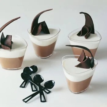 Disposable Triangular Glasses 100 pcs - 4 oz - 3⅜” x 3⅜” x 2½”