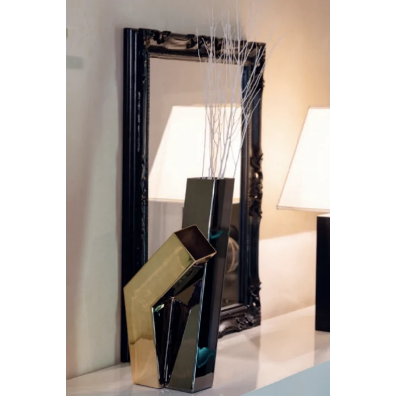 Polished Black /Gold Flower Vase - 21 x 21 cm H: 47 cm Polished Black /Gold Flower Vase - 21 x 21 cm H: 47 cm