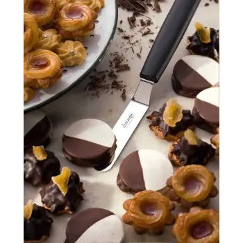 Triangle Angled Pastry Spatula - 9 cm