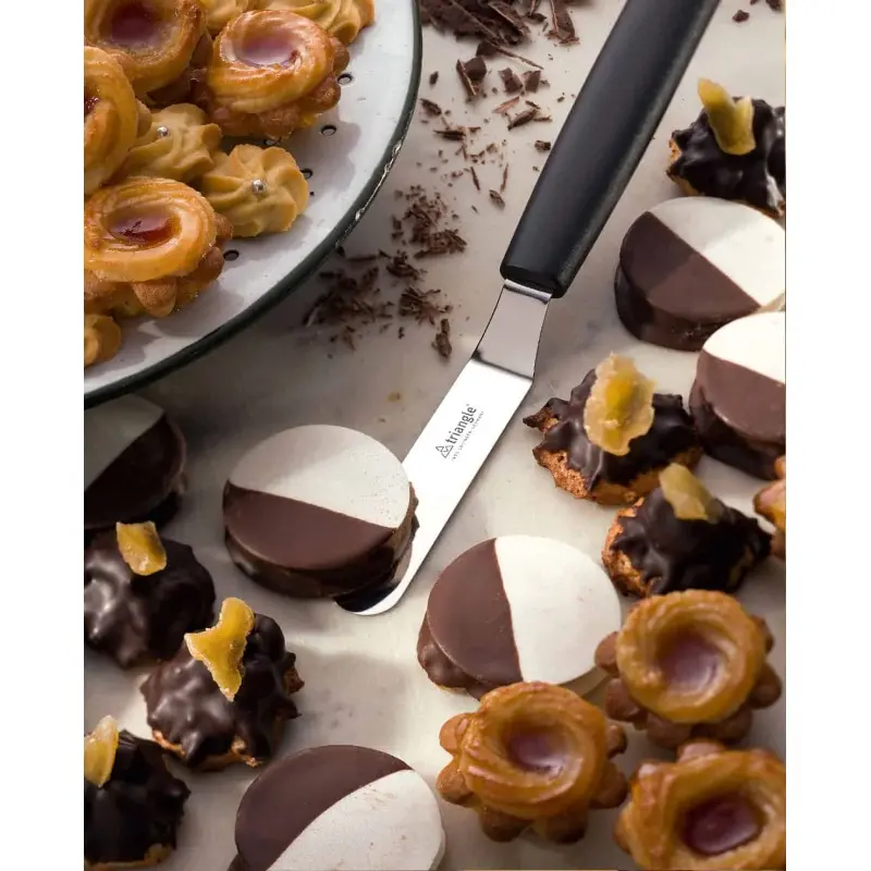 Triangle Angled Pastry Spatula - 9 cm Triangle Angled Pastry Spatula - 9 cm