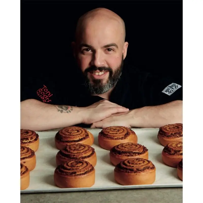 The Vegan Pastry Bible by Toni Rodríguez - English & Spanish Language The Vegan Pastry Bible by Toni Rodríguez - English & Spanish Language