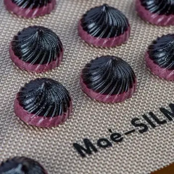 SILMAE Professional Silicone Pastry Mold - Mini Half Sphere Swirled Dome - Ø 32 mm x 20 mm – 8 ml - 96 cavity