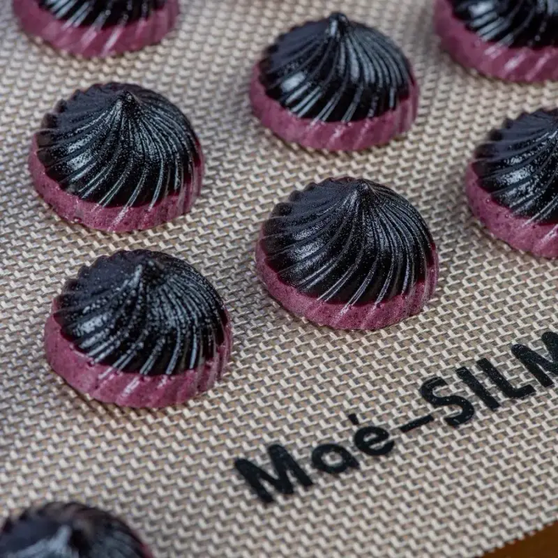 SILMAE Professional Silicone Pastry Mold - Mini Half Sphere Swirled Dome - Ø 32 mm x 20 mm – 8 ml - 96 cavity