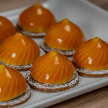 SILMAE Professional Silicone Pastry Mold - Mini Half Sphere Swirled Dome - Ø 32 mm x 20 mm – 8 ml - 96 cavity