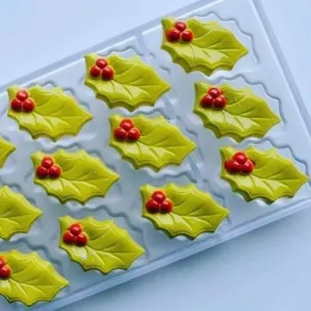 Polycarbonate Holly Leaf Chocolate Mold - 53 mm x 34 mm x 9 mm - 9 gr - 15 cavity