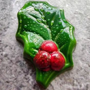 Polycarbonate Holly Leaf Chocolate Mold - 53 mm x 34 mm x 9 mm - 9 gr - 15 cavity