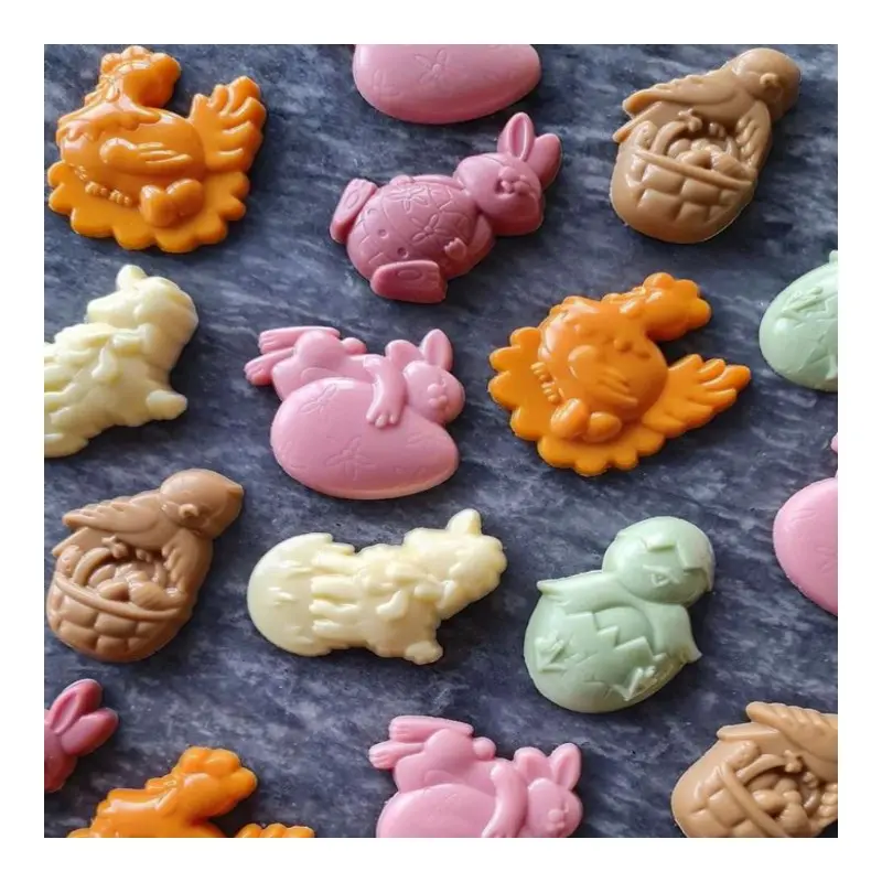 Polycarbonate Assorted Farm Animals Chocolate Mold - 45 mm x 40 mm x 8 mm - 6 gr - 24 cavity