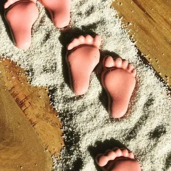 Polycarbonate Foot Print Chocolate Mold - 56 mm x 32 mm x 9 mm - 10 gr - 12 cavity