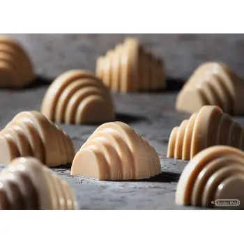 Polycarbonate Tourage Chocolate Mold By the Dutch Pastry Team - 31 mm x 28,5 mm x h 19 mm - 21 cavity