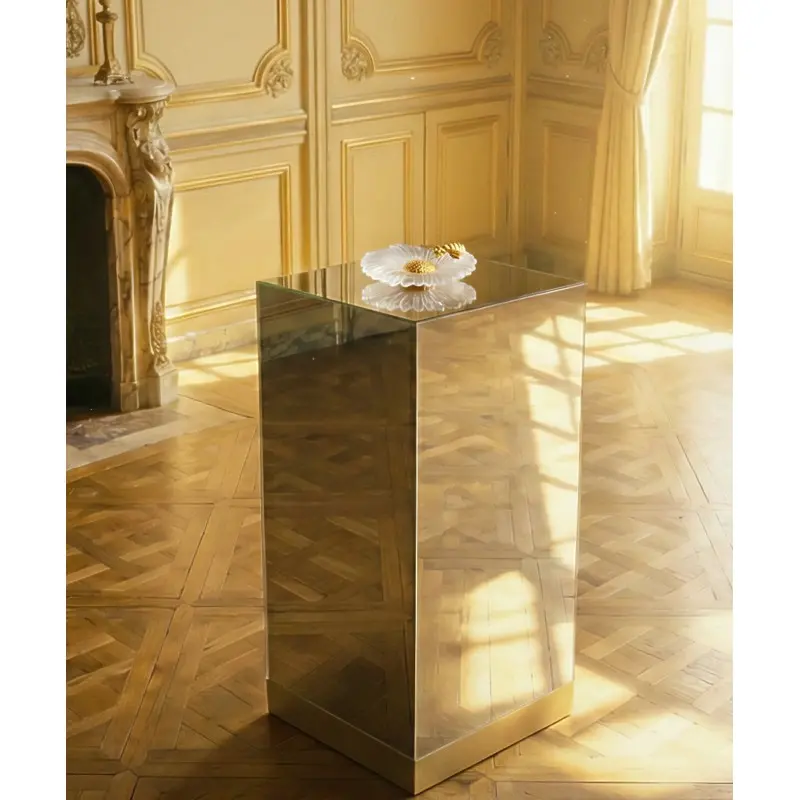 Daum Glass Sculpture Decorative Flower Or d'Abeille in a Numbered Edition, Gold leaf gilding - 4.0cm x 12.5cm x 12.5cm