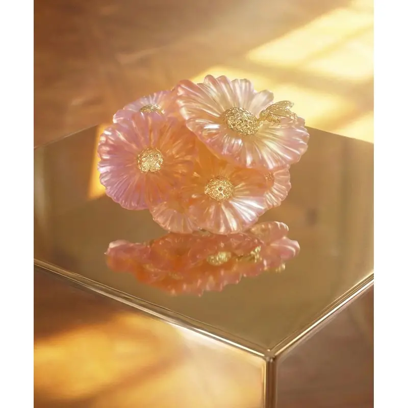 Daum Glass Sculpture Small Decorative Bouquet Or d'Abeille in a numbered Edition, Gold leaf gilding - 4.5cm x 9.5cm x 10.5xm