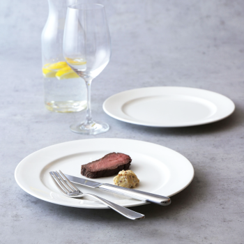 Royal Court by Narumi